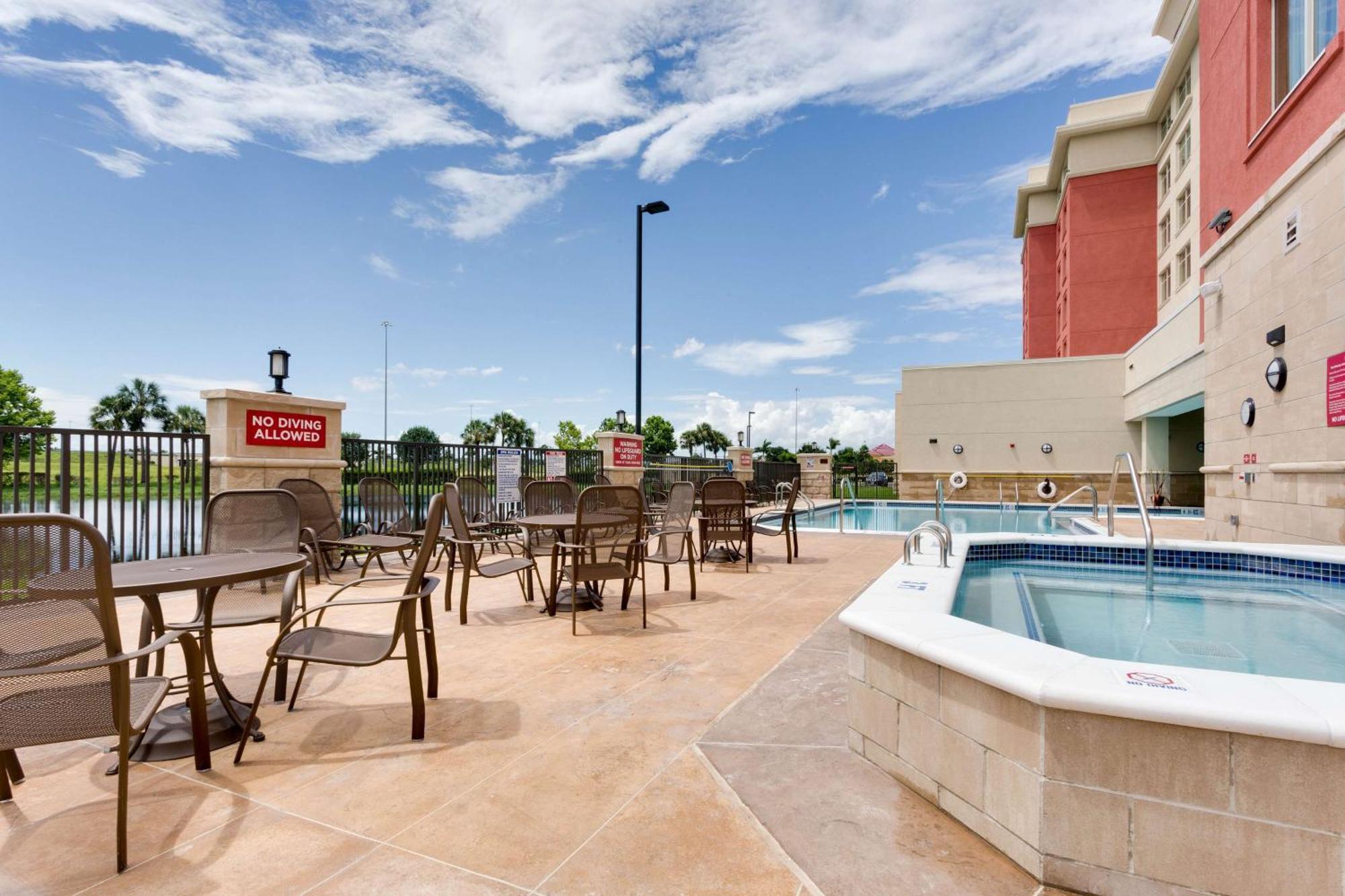 Drury Inn & Suites Fort Myers Airport Fgcu מראה חיצוני תמונה